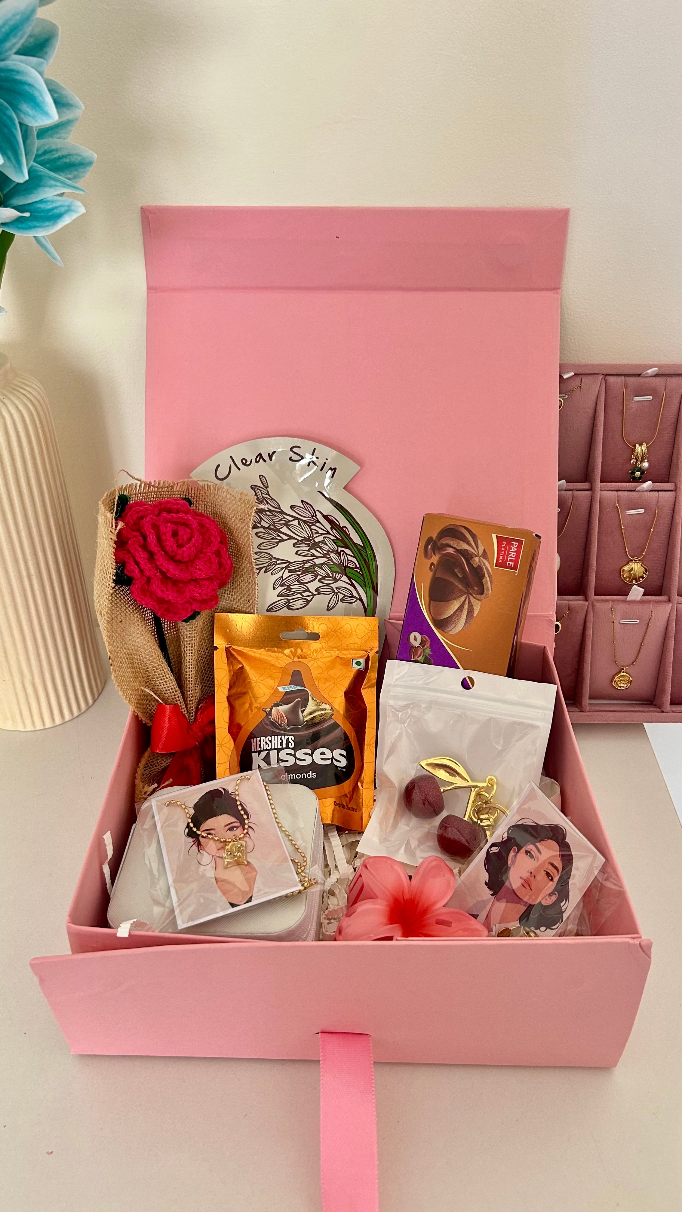Gift Hamper (1899)