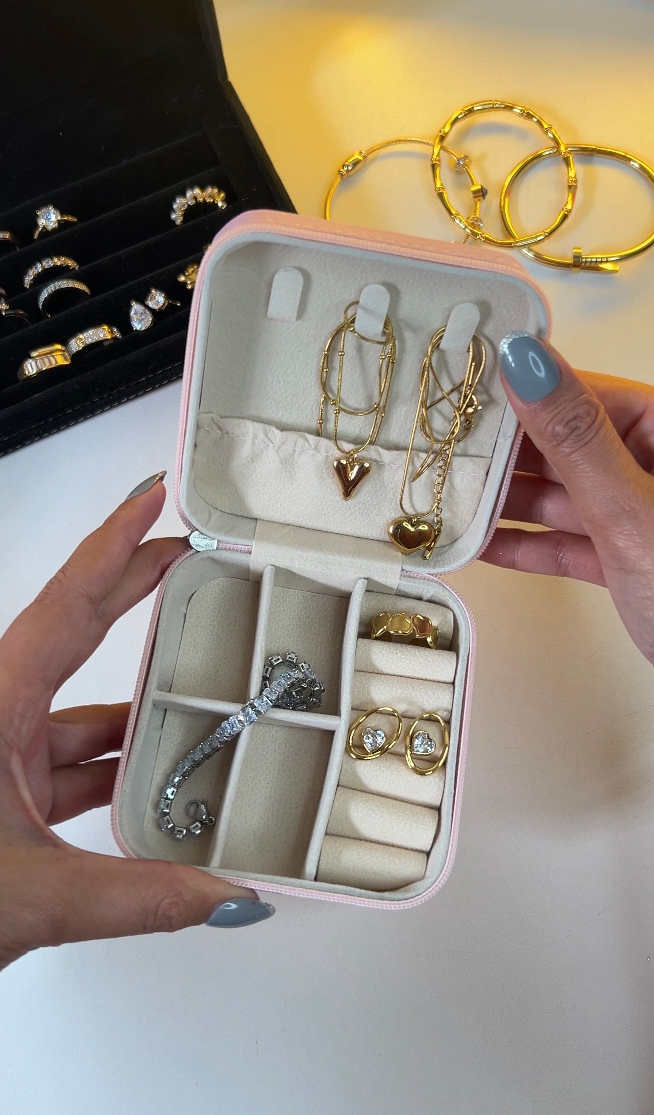 5 High-Quality Jewellery items +Free Organiser
