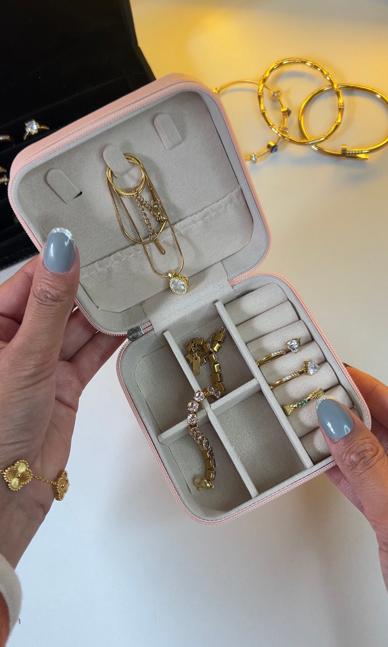 4 High-Quality Jewellery items +Free Organiser