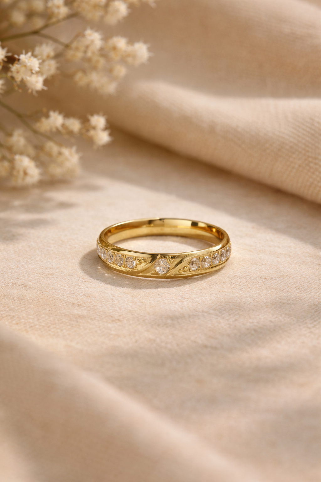Golden Spark Twist Ring